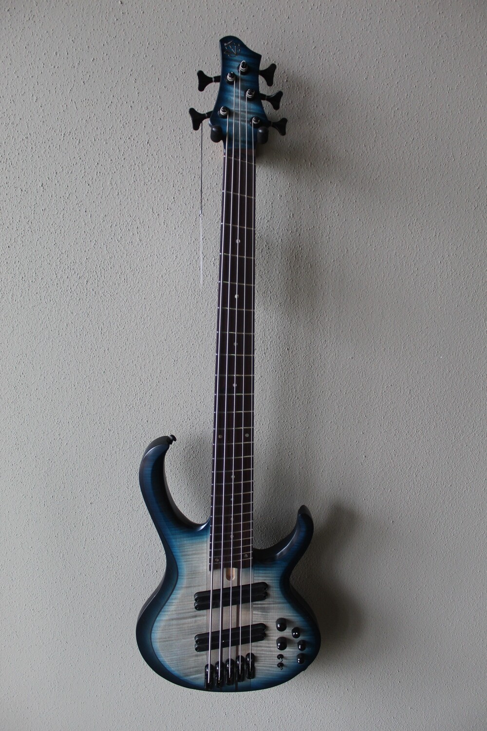 Ibanez BTB705LM 5 (Five) String Electric Bass Guitar - Cosmic Blue Starburst Ibanez BTB705LM 5 (Five) String Electric Bass Guitar - Cosmic Blue Starburst