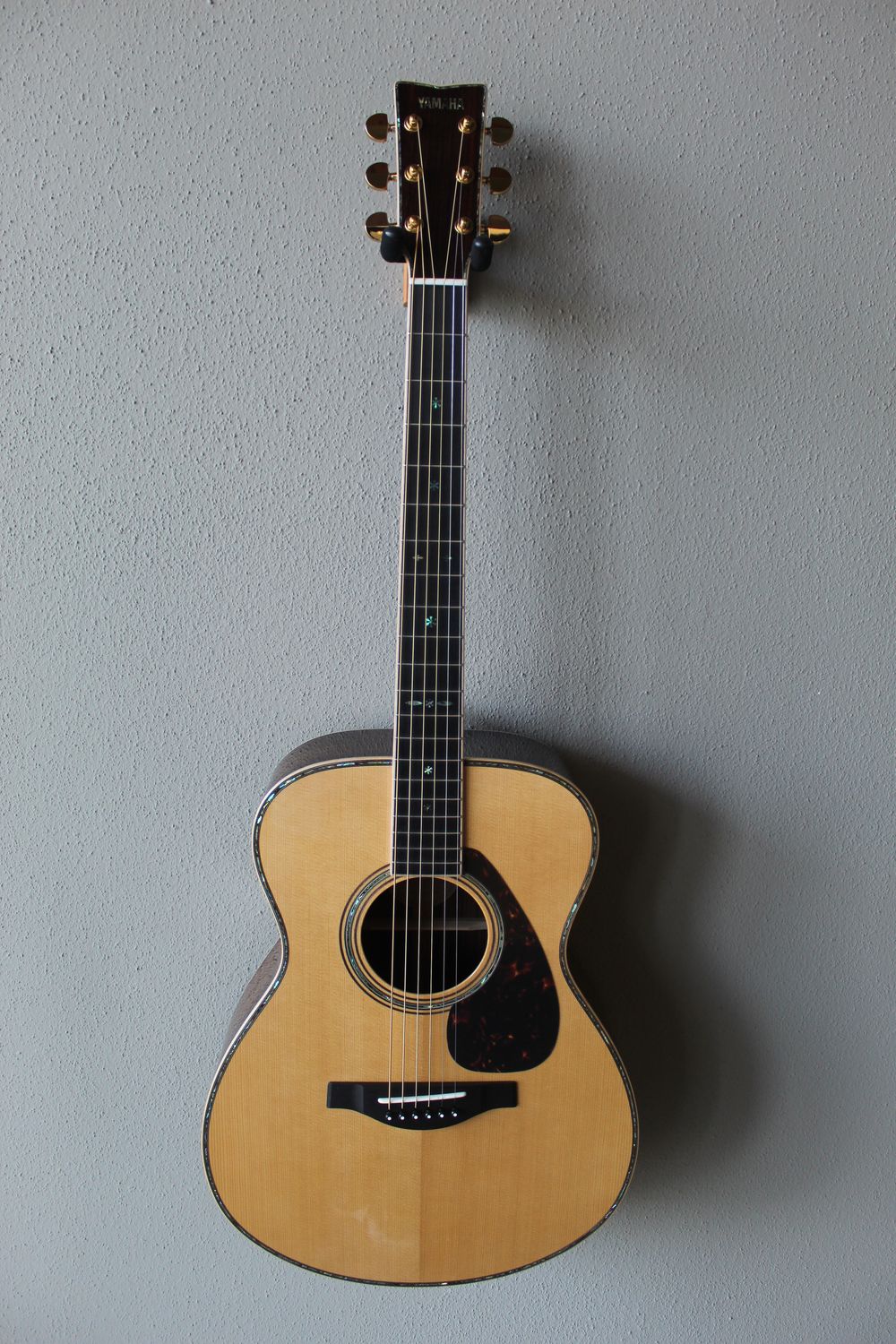 Yamaha LS56R ARE Concert Acoustic Guitar - with Hard Case Yamaha LS56R ARE Concert Acoustic Guitar - with Hard Case