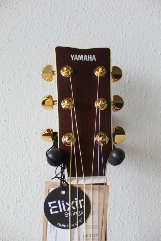 Yamaha LL16 Steel String Acoustic/Electric Guitar - Natural