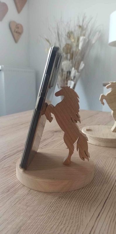 Horse-theme wooden phone holder