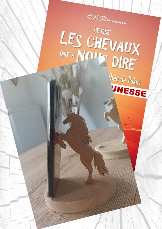 Pack 1 support téléphonique cheval + "Ce que les chevaux ont à nous dire - Le trophée de Pakiri " - Tome 1