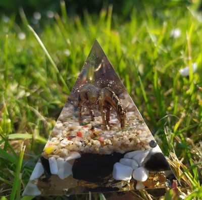 Orgonite Cheval, Howlite et Obsidienne