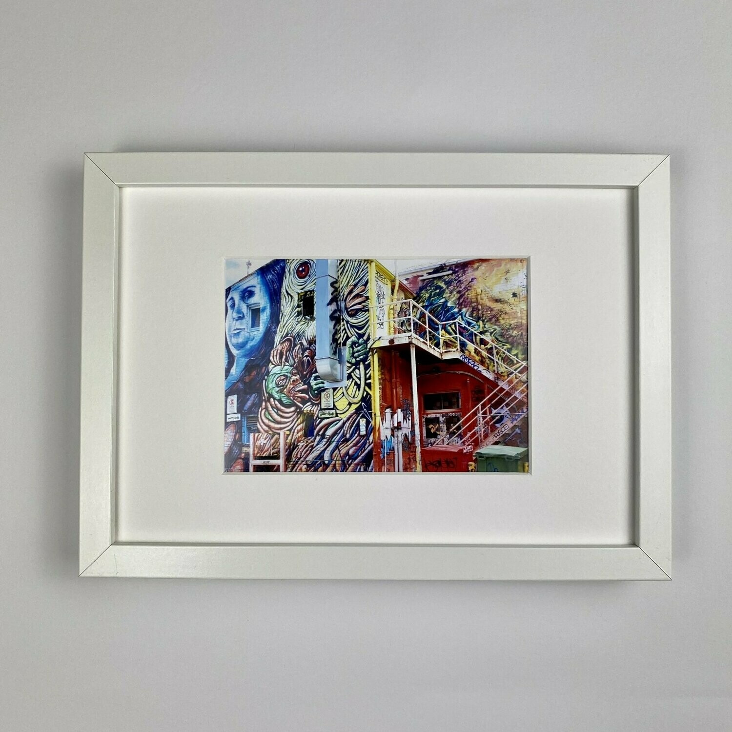 Mysterious Castle - Fotoprint - Streetart - Bilderrahmen
