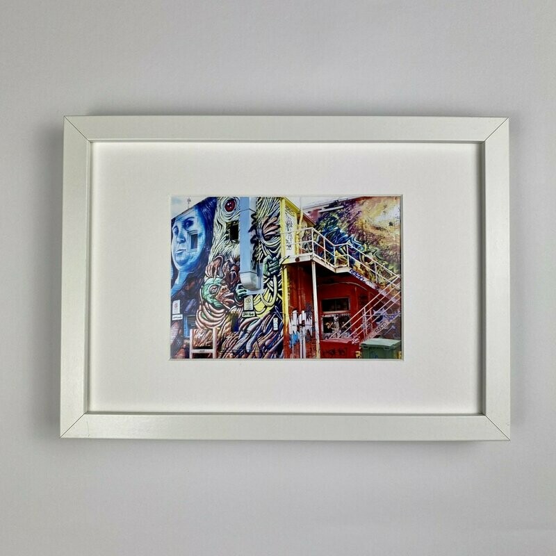 Mysterious Castle - Fotoprint - Streetart - Bilderrahmen Mysterious Castle - Fotoprint - Streetart - Bilderrahmen