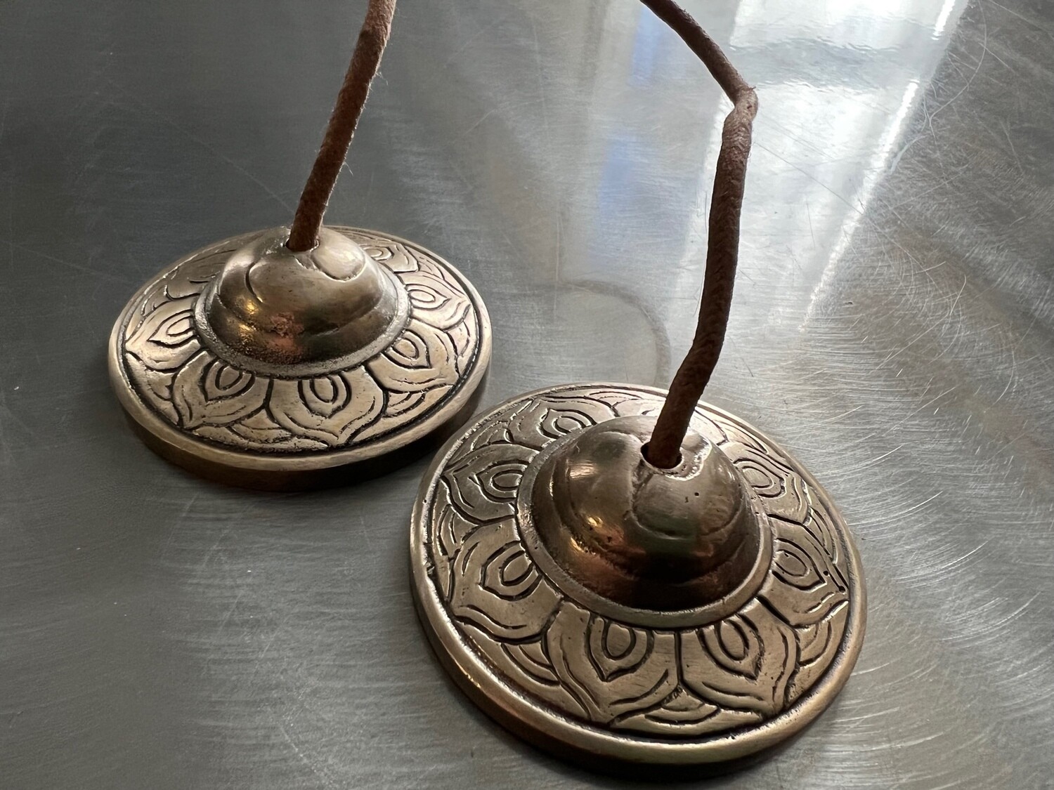 TINGSHA: Simple Lotus Prayer Chime