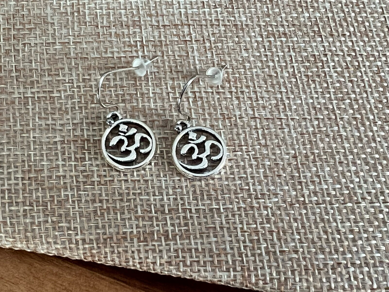 Earrings: Silver Plated Round Om (10mm)