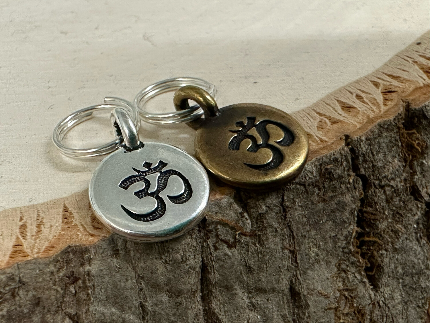Keychain Mini Embellishment: Om (Antique Bronze)