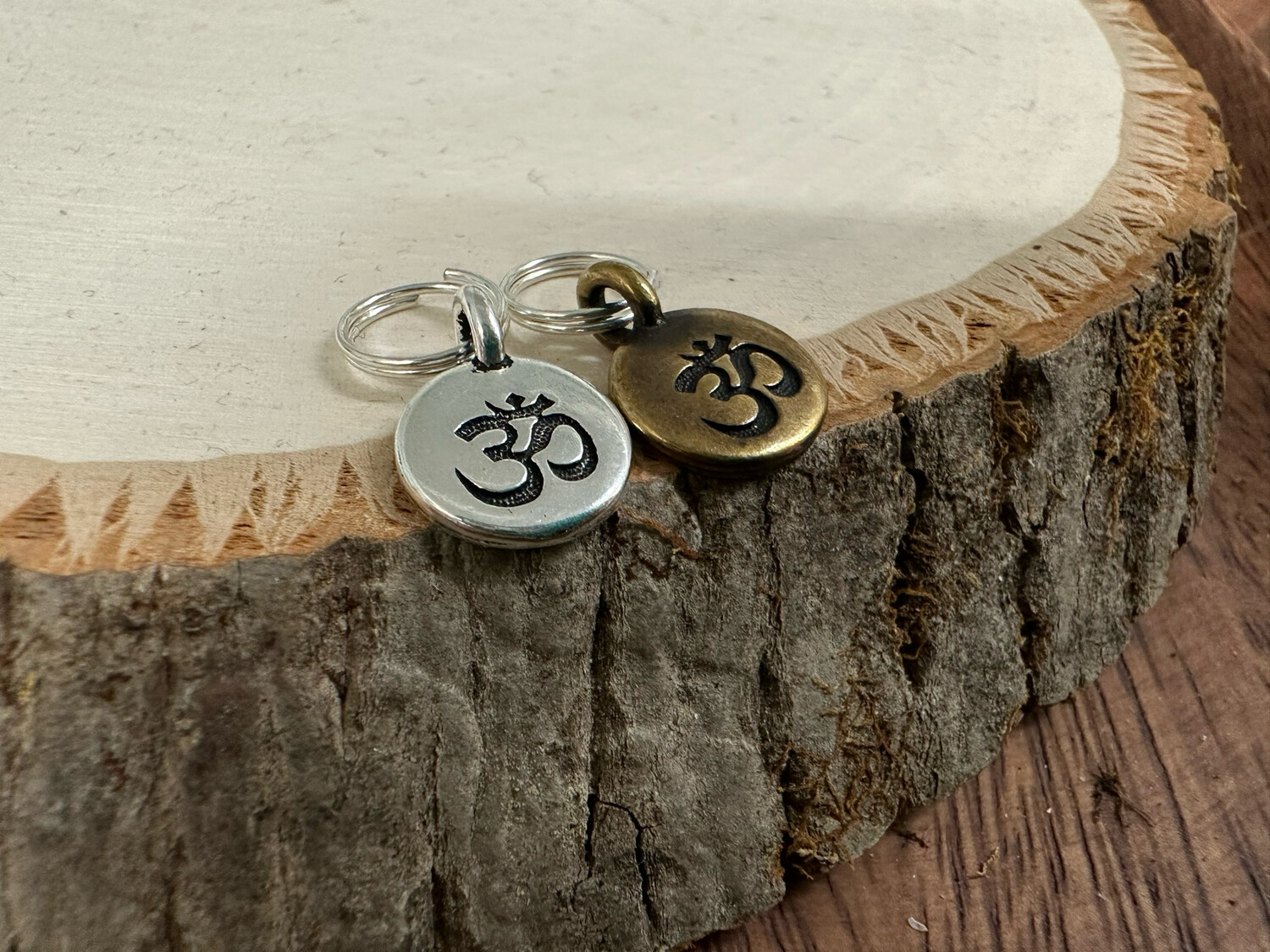 Keychain Mini Embellishment: Om (Antique Silver)