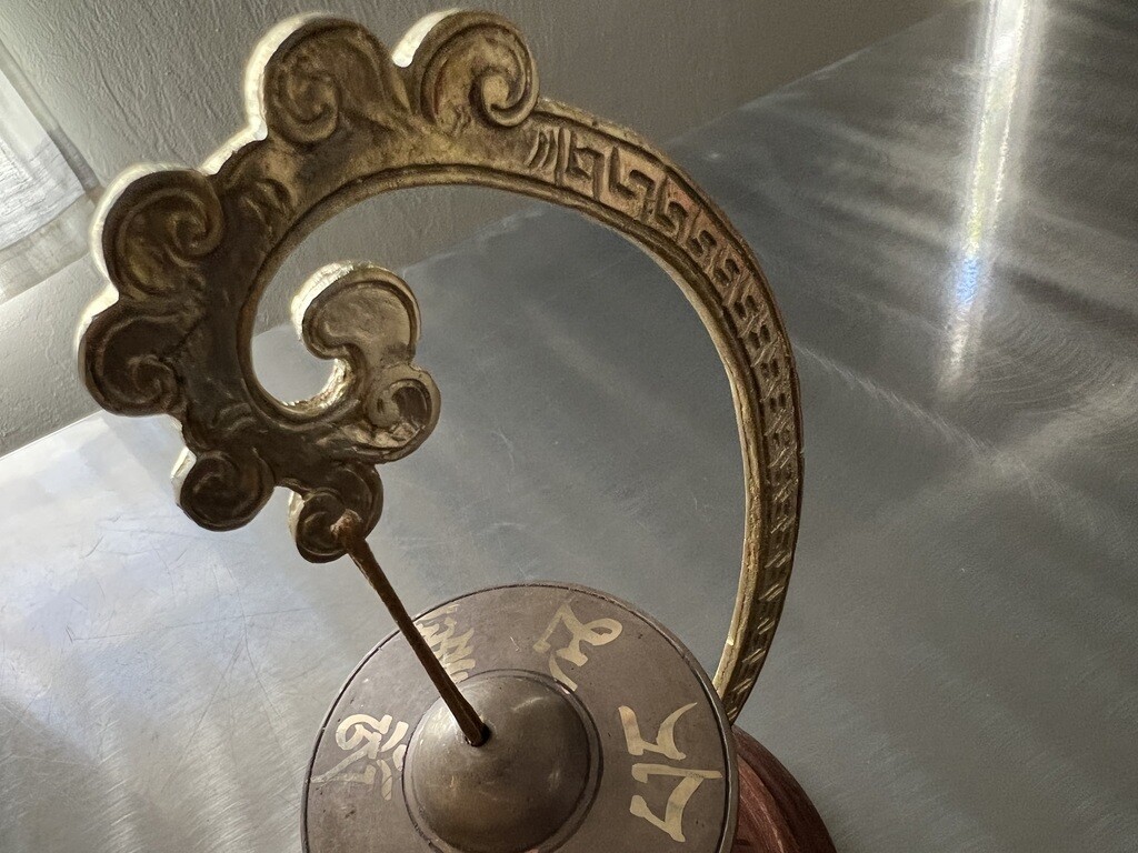 TABLE CHIME: Om Mani Tingsha w/striker