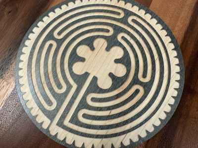 Heart of Chartres Labyrinth (Maple Wood | Stain) | 7-inch