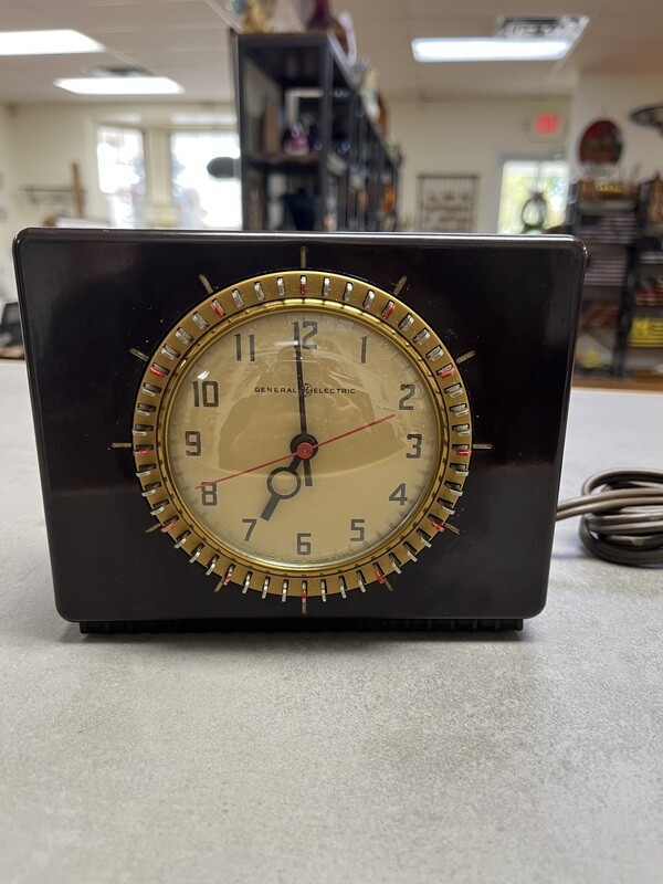 GE Bakelite Clock 8H58