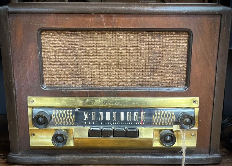 Silvertone 8052 Radio