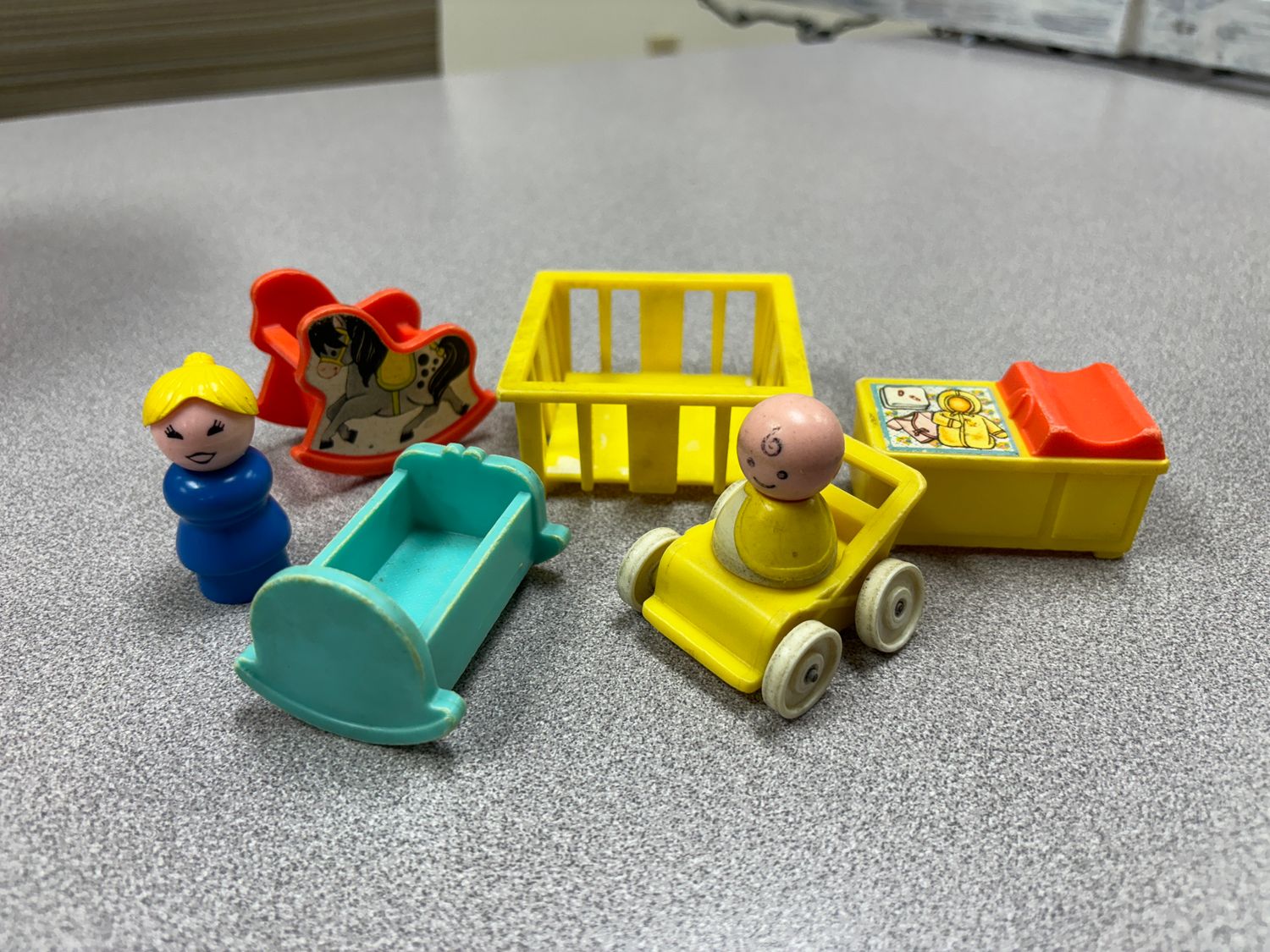 Fisher Price  Nursery Set w/Mom
