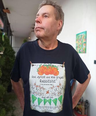 T-Shirt Unisex in dark navy with short sleeve S - 3 XL - Design &quot;Real Apricot and Wine Grapes Rabbitshit from the Wachau Valley©&quot;