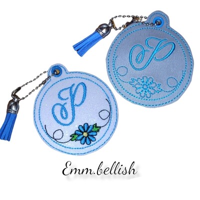 P Daisy Bag Charm/Zipper Pull