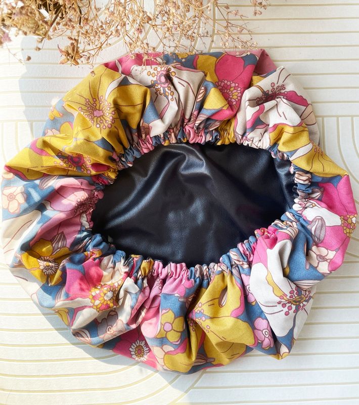 Charlotte  pour cheveux -  bonnet douche en pull imperméable - Flowers