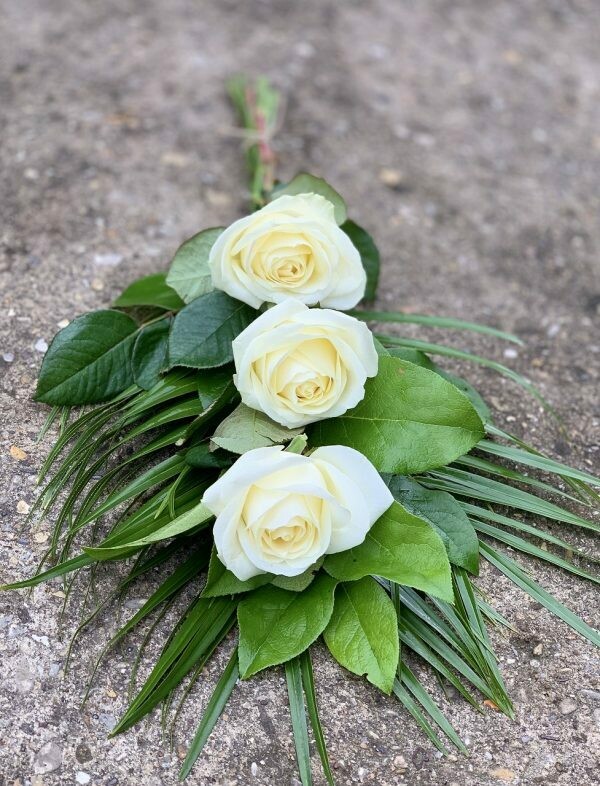 3 Rose Sheaf – White