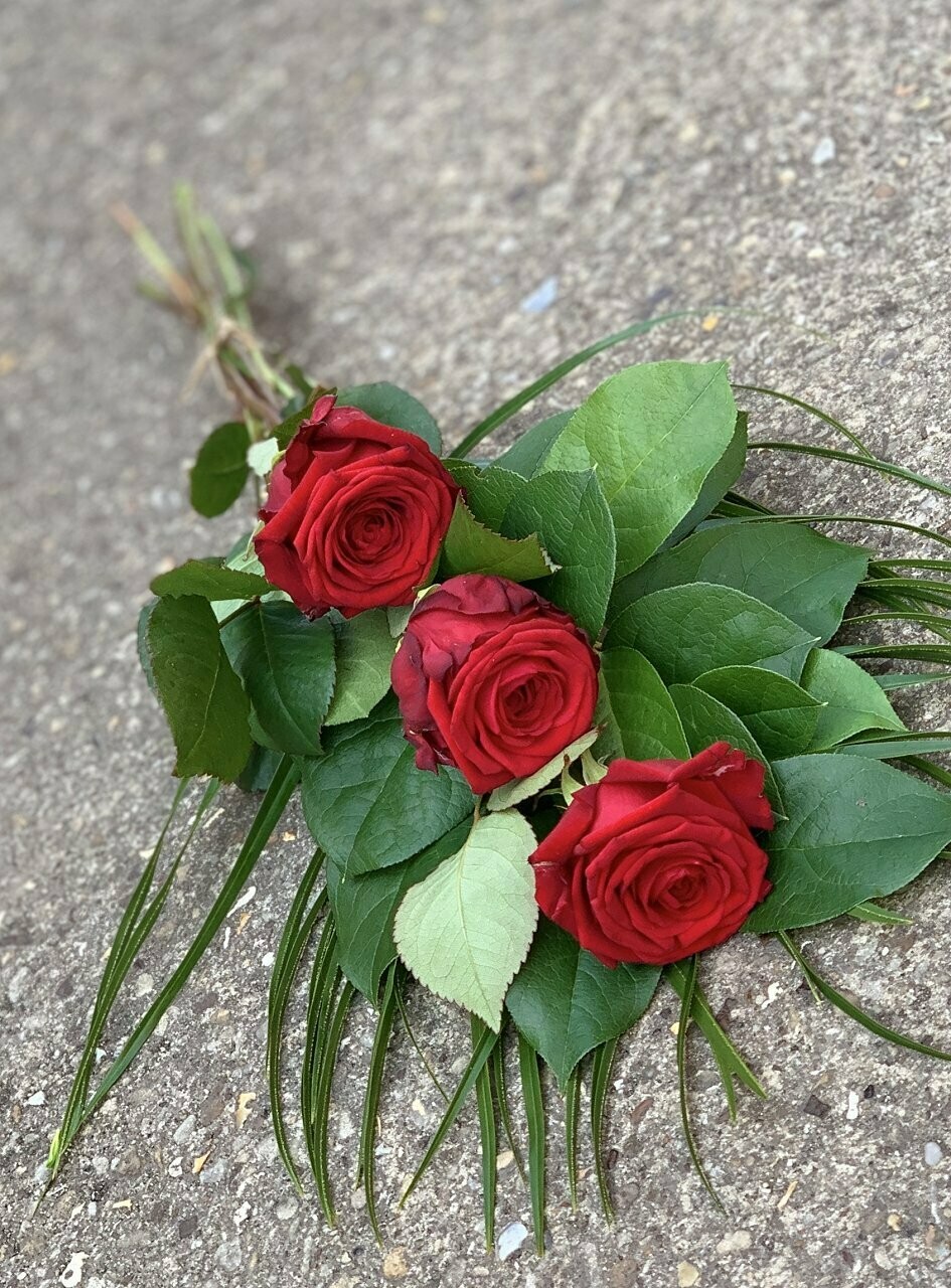 3 Rose Sheaf – Red