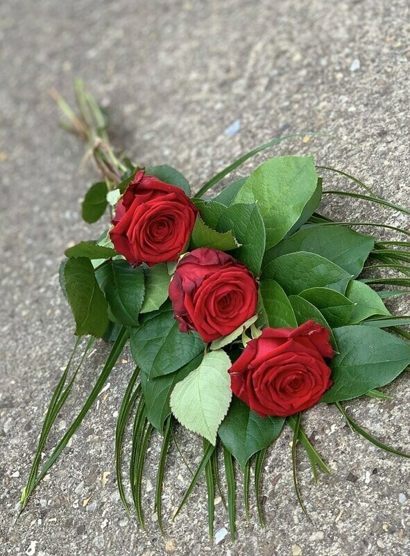 3 Rose Sheaf – Red