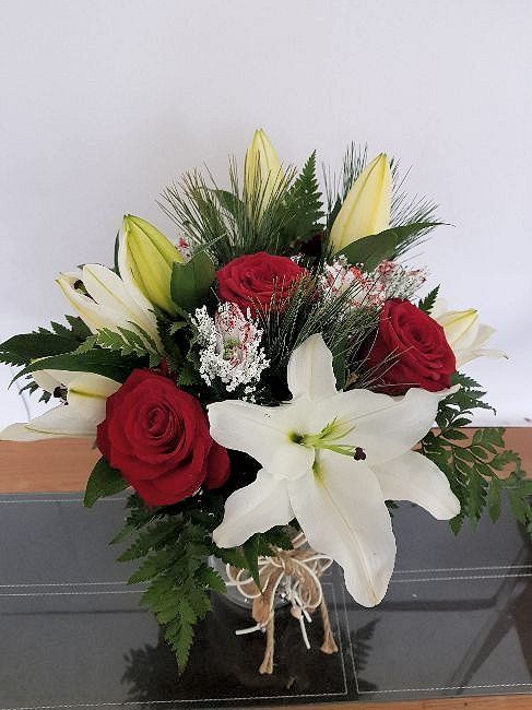 Christmas Winter Rose & Lily Gift Bag