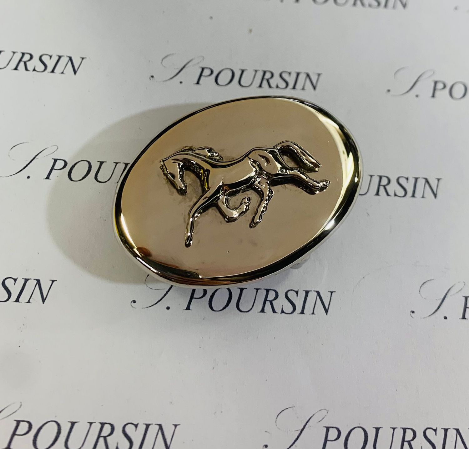 Boucle Fleuron "Cheval " 45x33/25mm à Pont & Tenon Laiton Poli Main Nickel