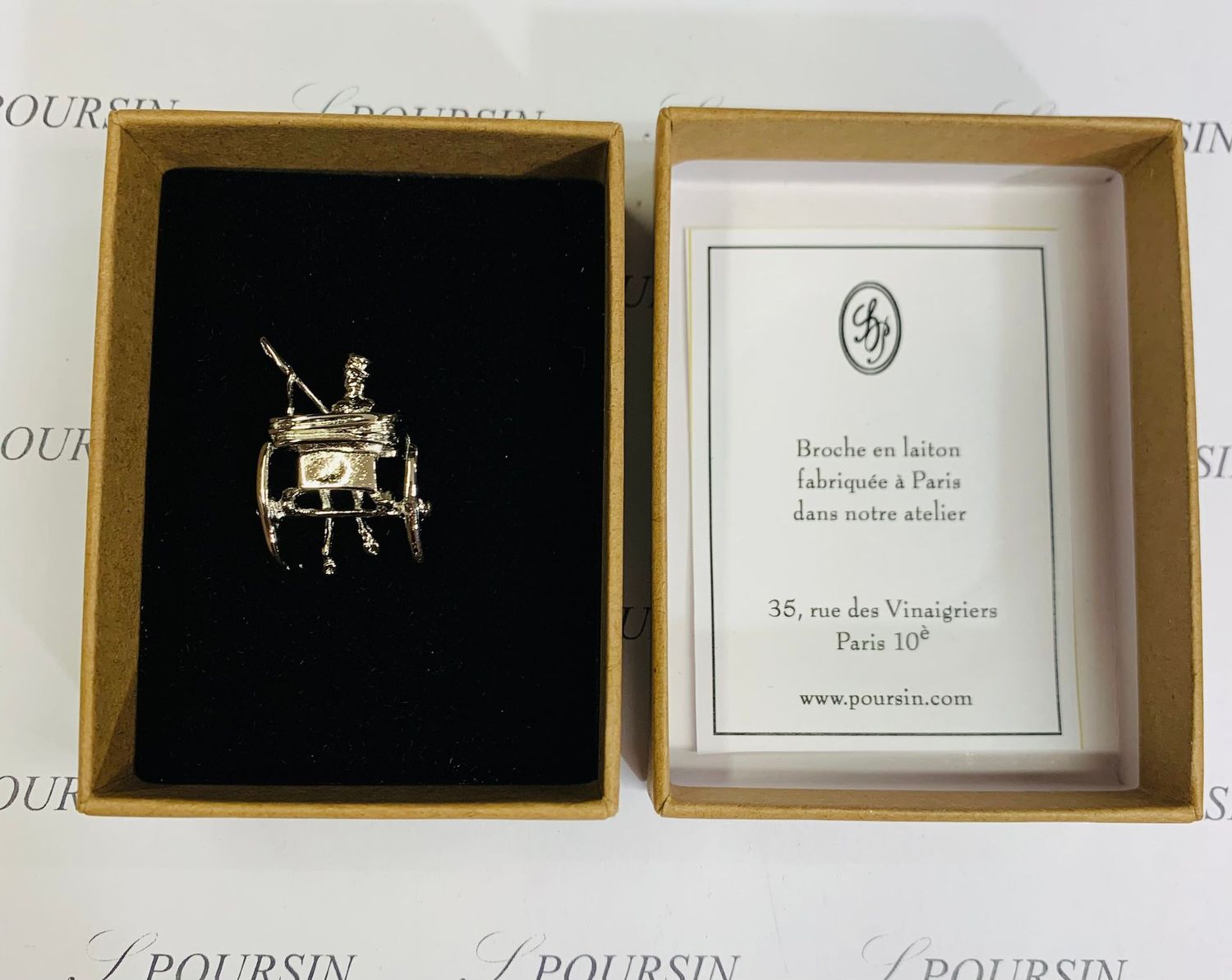 Broche "Meneur de dos" - Laiton Poli Main Nickel