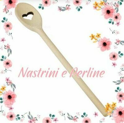 Cucchiaio in legno con cuore traforato