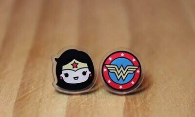 Coppia orecchini Wonder Woman e scudo