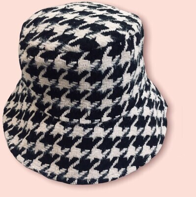 Cappello Bucket  mod. Piede de poule bianco e nero