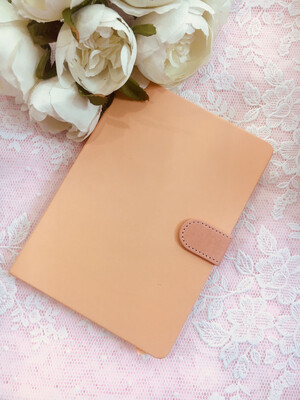 Quaderno personalizzato righe, chiusura metallo col. arancio