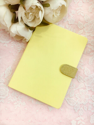 Quaderno personalizzato righe, chiusura metallo col. giallo