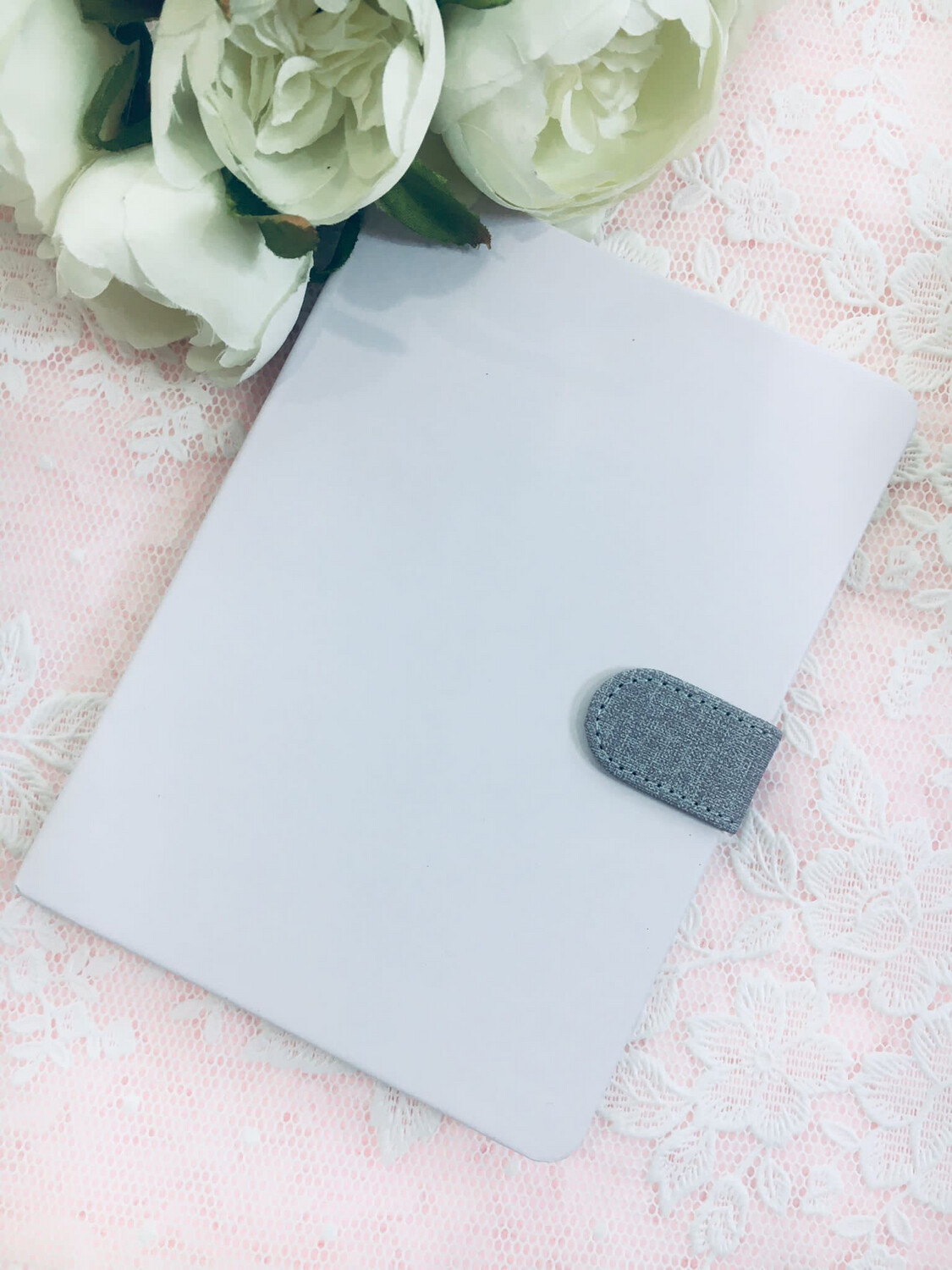 Quaderno personalizzato righe, chiusura metallo col. lilla
