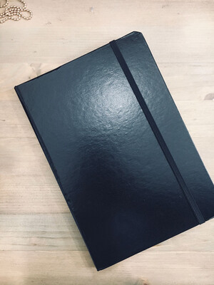 Quaderno personalizzato righe, elastico e segnalibro col. nero