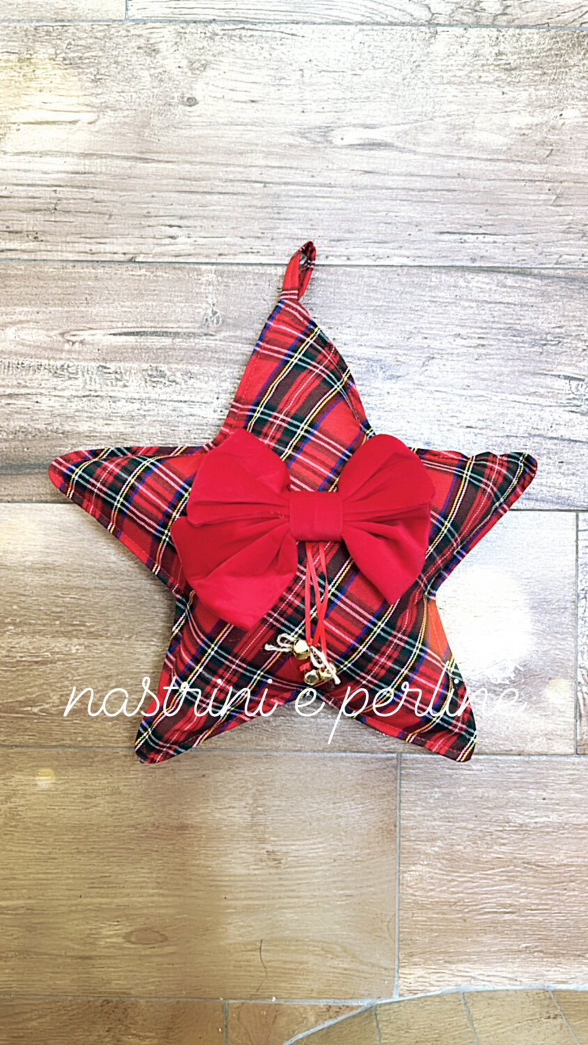 Stella tessuto tartan e fiocco rosso tinta unita