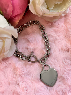 Bracciale catena cuore pendente con chiusura ad asola argentato