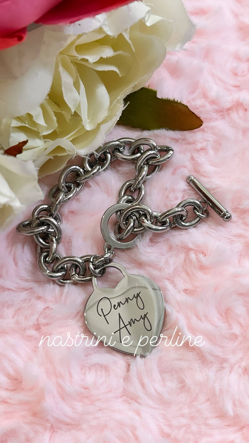 Bracciale catena cuore pendente con chiusura ad asola argentato