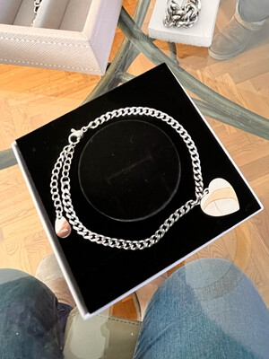 Bracciale maglia piatta con doppio cuore pendente