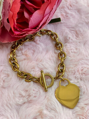 Bracciale catena cuore pendente con chiusura ad asola dorato