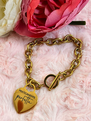 Bracciale catena cuore pendente con chiusura ad asola dorato