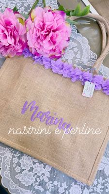 Borsa juta personalizzata con fiori organza lilla con pochette