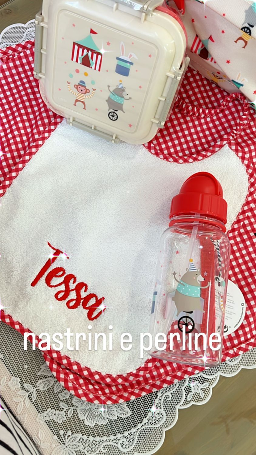 Bavaglino rosso spugna quadretti personalizzato
