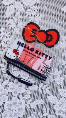 Blister Hello Kitty 3 gomme OMG