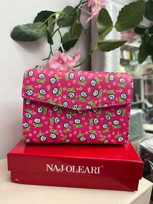 Portafoglio con patta Naj-Oleari roselline fondo fuxia