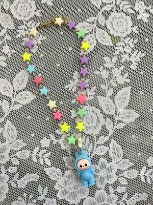 Collana corta stelline mostriciattolo celeste