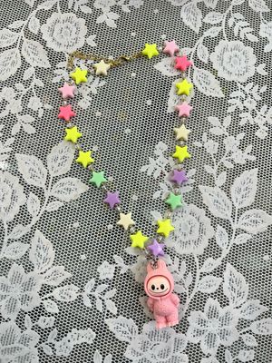 Collana corta stelline mostriciattolo rosa