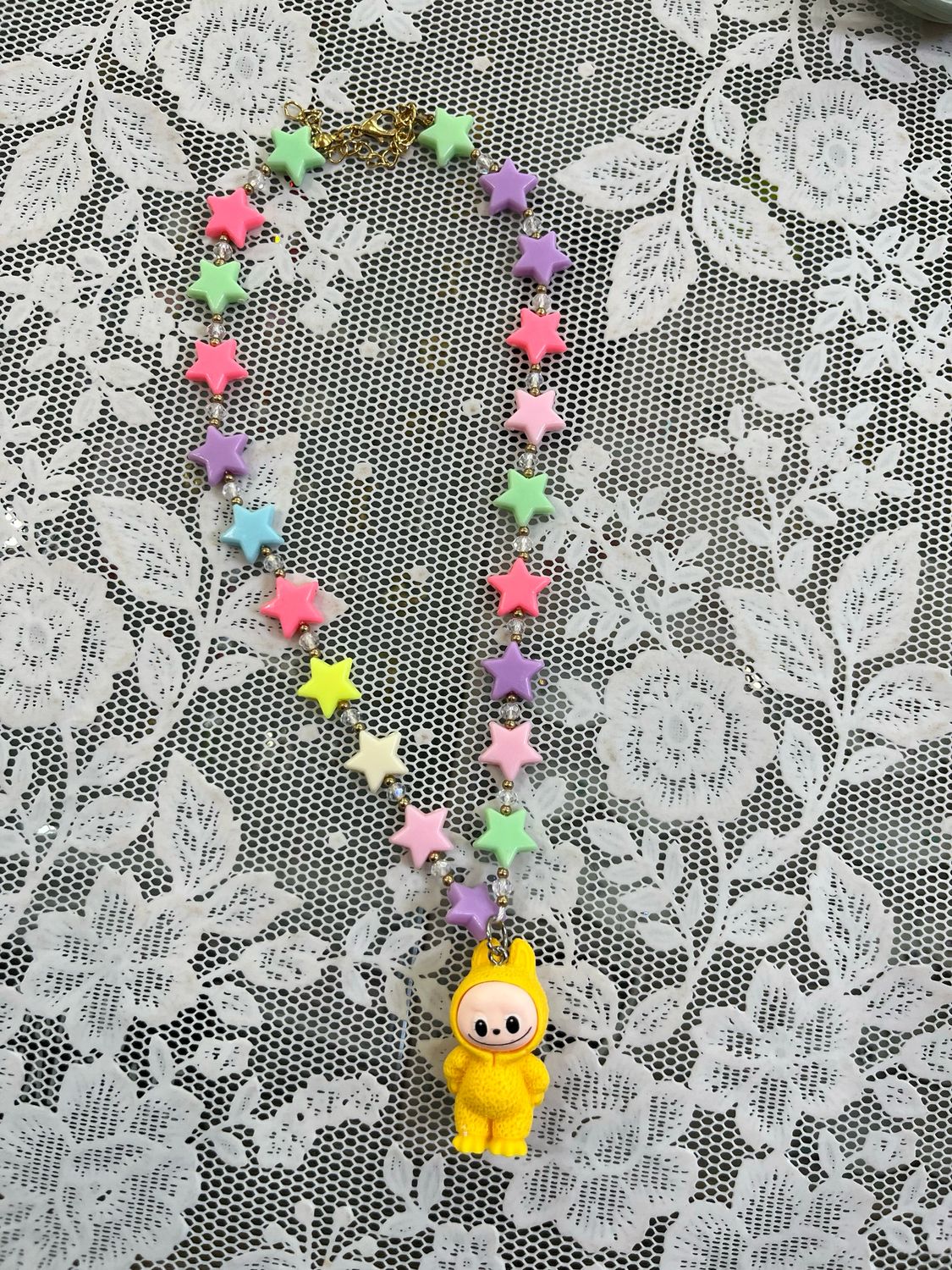 Collana corta stelline mostriciattolo giallo