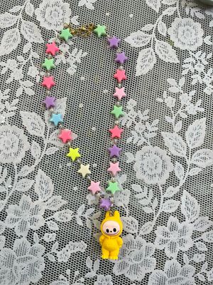 Collana corta stelline mostriciattolo giallo