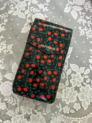 Porta cellulare con tracolla boccioli fondo nero Naj-Oleari