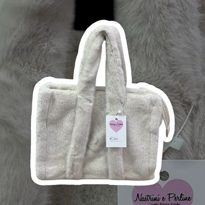 Borsa in ecopelliccia bianco panna con tracolla modello tote bag