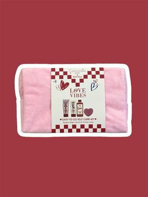 Easy to go beauty kit Camomilla Milano love vibes